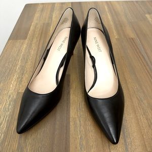 Nine West Black Leather Pumps Size 8.5